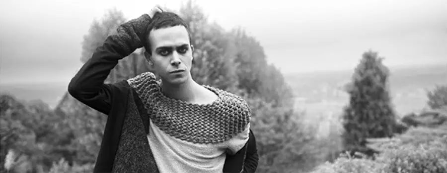 Chameleon in Grey – Creative Fashion Photography