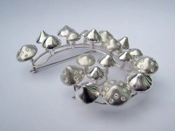 Contemporary Jewellery: by Emi Nakashima