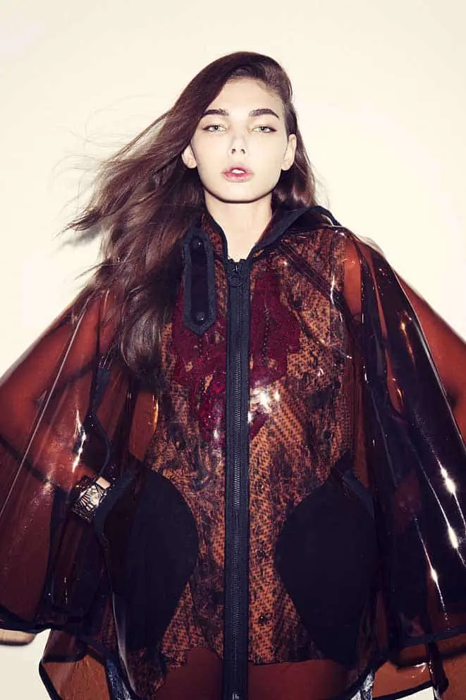 Poncho BANAL CHIC BIZARRE, shirt SHIROMA, necklace SOMARTA