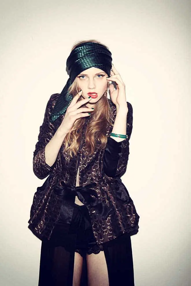 Blouson SOMARTA, skirt TIM VAN STEENBERGEN, others stylist’s own