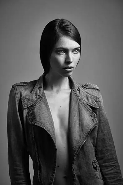 Shards of Grey – Creative beauty editorial from Alberto Raviglione