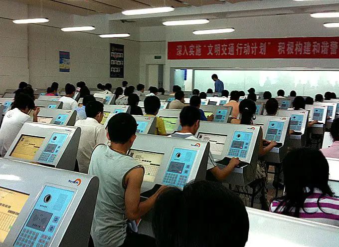 A helping hand to pass your driving theory test