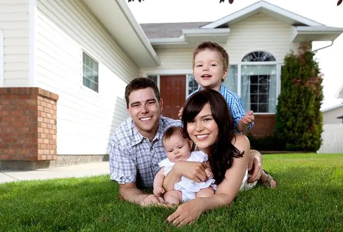 6 ways hiring an electrician can help homeowners