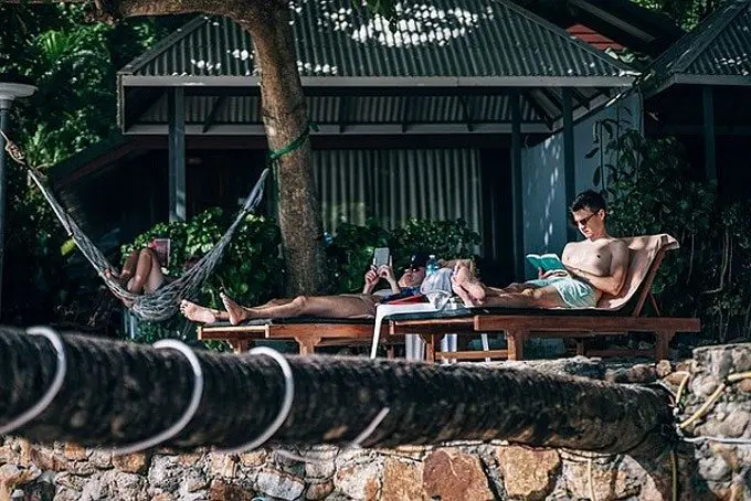 5 eyecare tips when you’re travelling