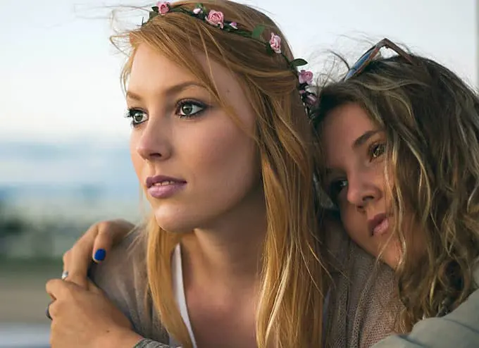 5 useful tips before you go from brunette to blonde