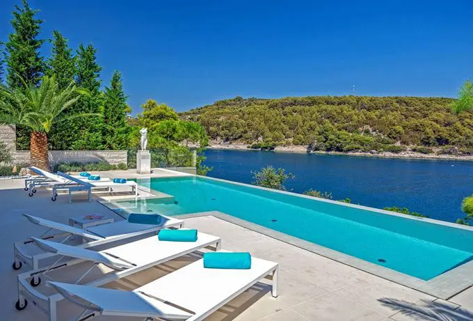 luxury villas for 2019