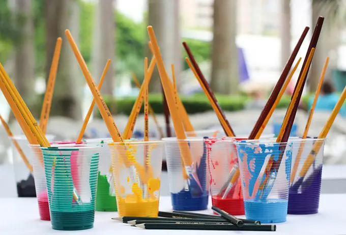 Top reasons more parents are enrolling their kids in art classes for children