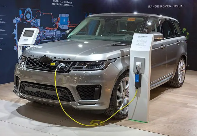 Luxury manufacturers focus on electric cars