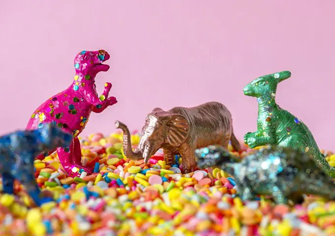 How to successfully throw a Dinosaur-themed party?