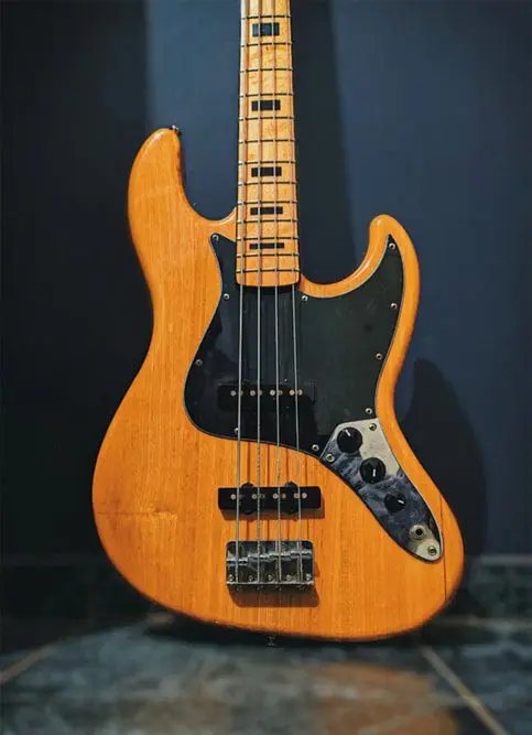 pick a good bass guitar