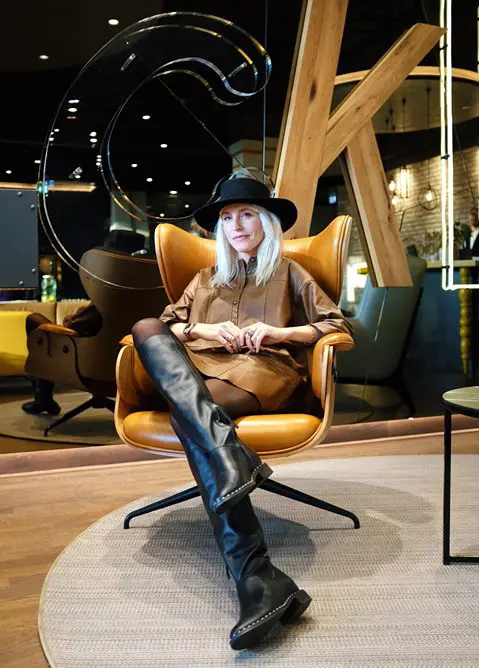 Clues to the Neighbourhood