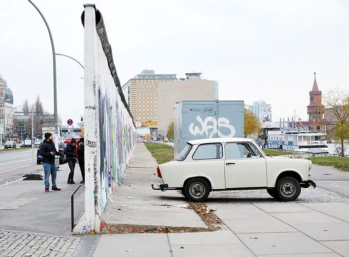 Clues to the Neighbourhood