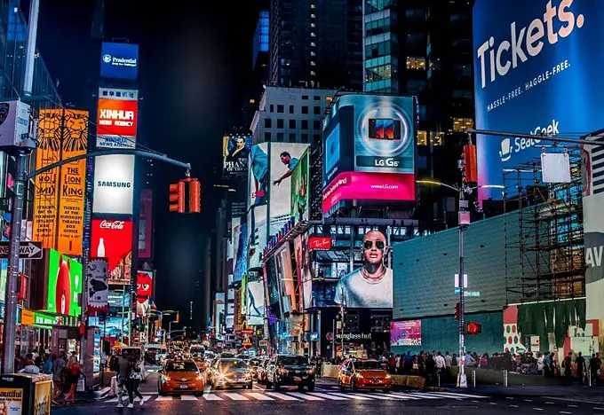 How Digital Signage Changes the Way, You Communicate With Your Clients