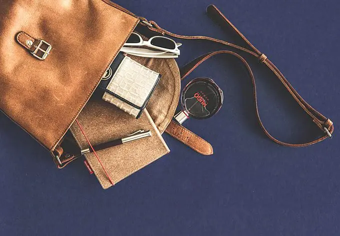 4 Things You Should Always Carry As a Busy Mom