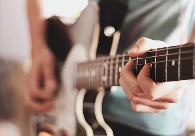 Want To Learn How To Play Guitar? Here Are Some Helpful Tips