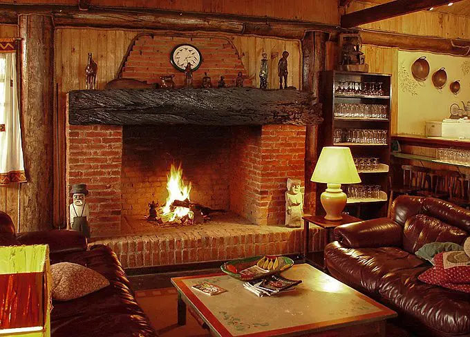 4 Trending Ways to Revamp Your Fireplace Decor