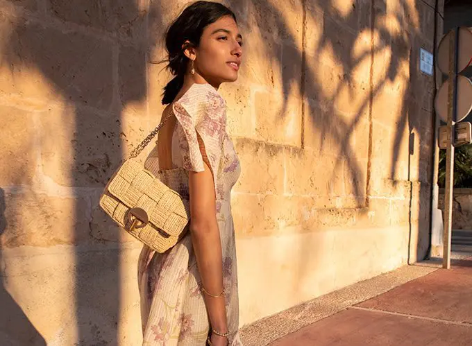 Raffia: a hint of purity in summer 2022