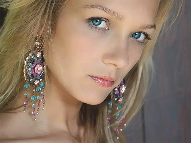 The Different Types of Earrings and How to Wear Them