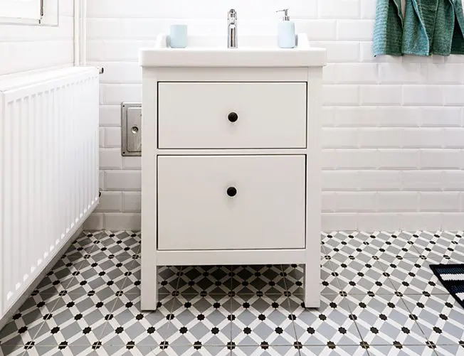 What Kind Of Material Is Good For Bathroom Floors?