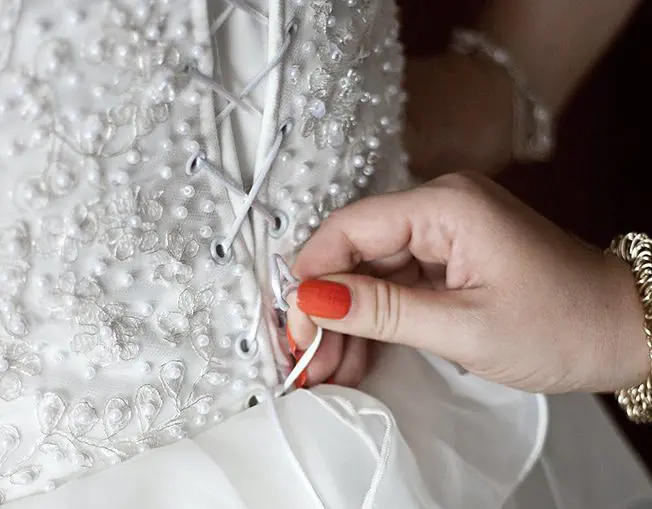 What is the difference between corsets and cinchers?