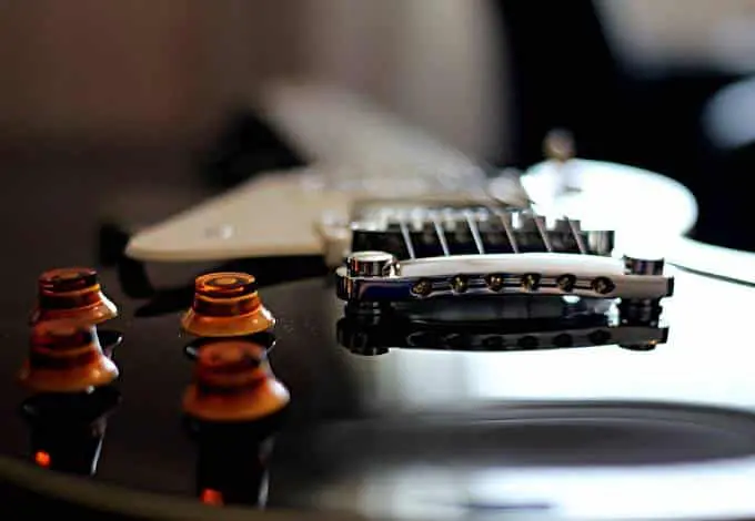 How the Epiphone Dot Compares to Other Models