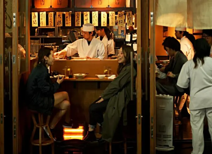 6 Tips to Find the Best Food While Travelling