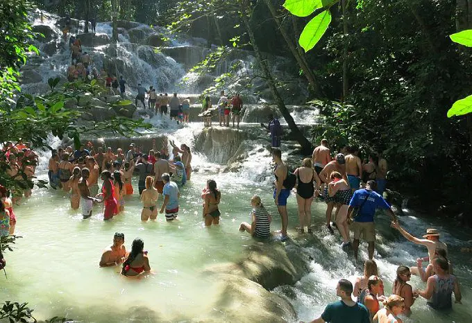 Cool Dressing Trends for Tourists in Jamaica