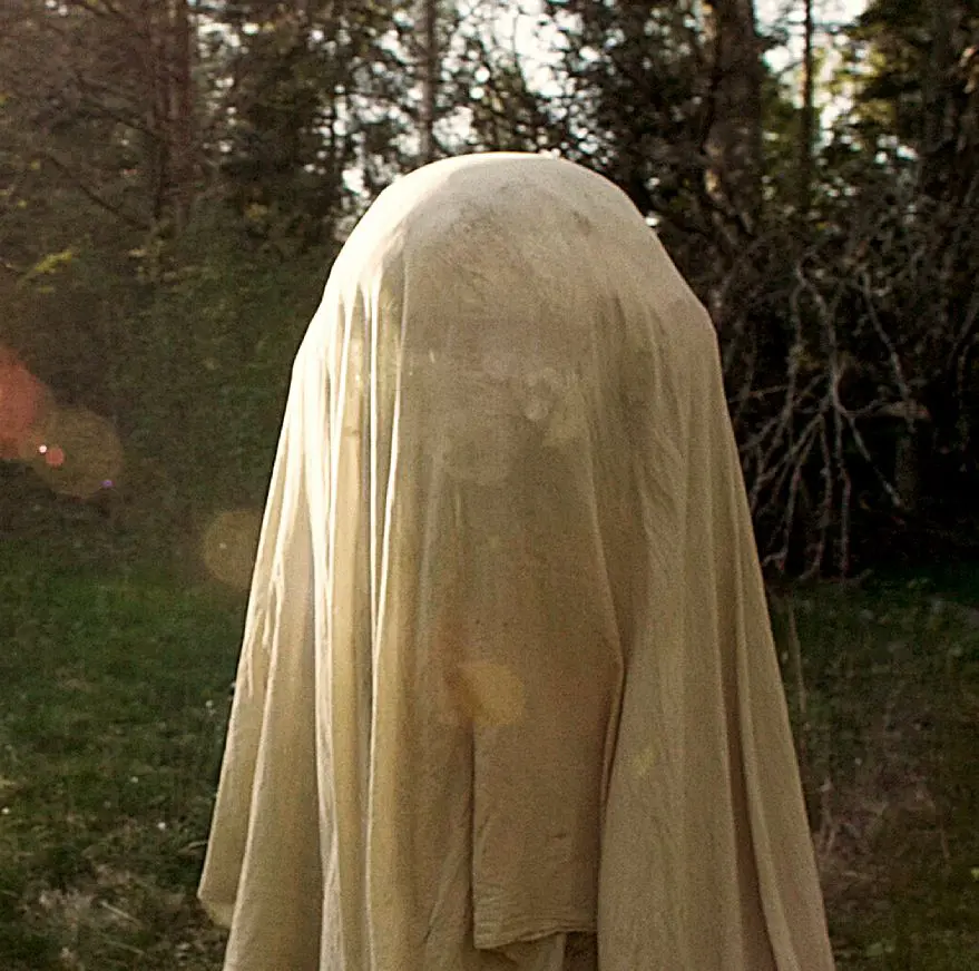 Electric Malady documentary – Forced to isolate, William lives like a ghost…