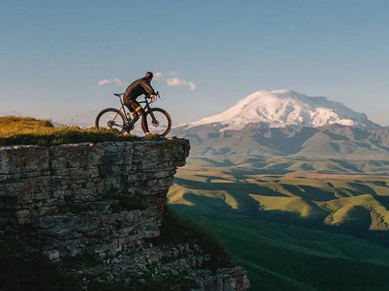 Hidden Paradise Unveiled: 6 Insider Tips for Exploring the Aran Islands