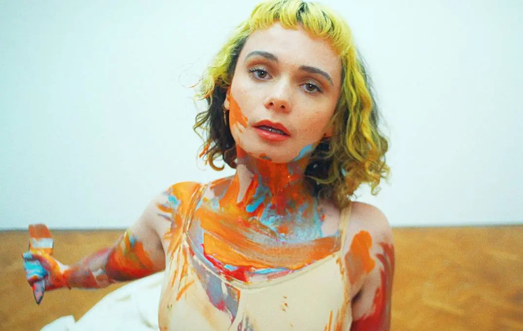 Holysseus Fly sheds her demons with ‘Bloom’ from EP ‘Birthpool’