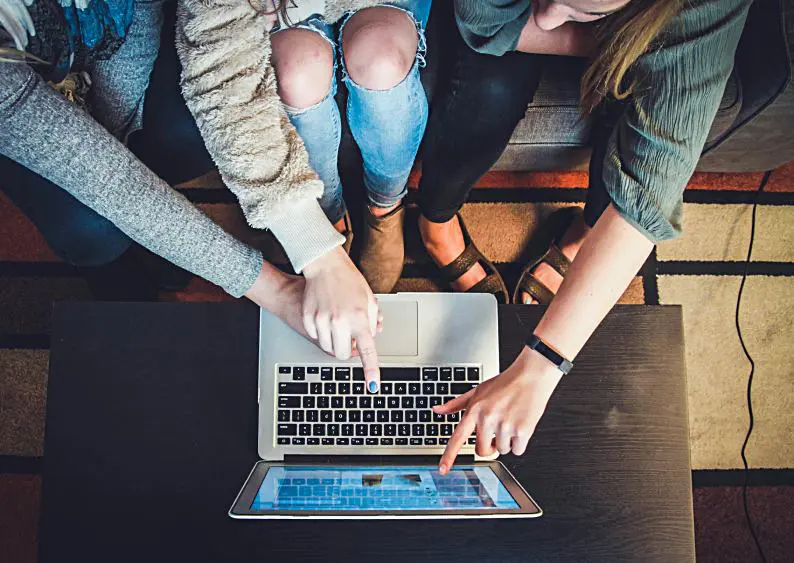 How Social Media Stealing the Show & What’s Really Happening to American Teens