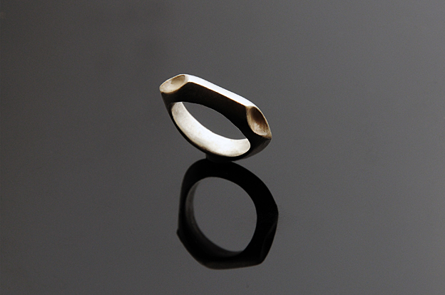 Contemporary Jewellery: ring by danielle tsang