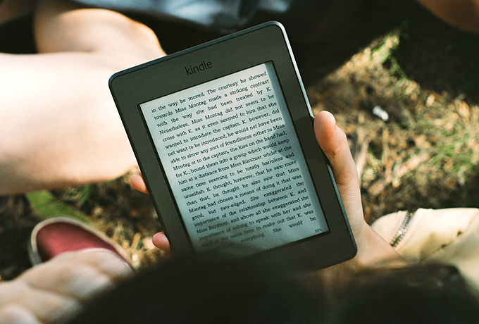 E-Readers Paper Books