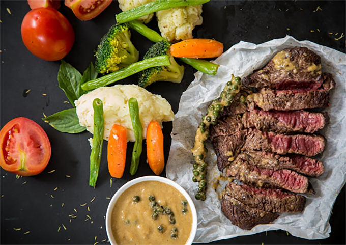 steak with grilled vegetables