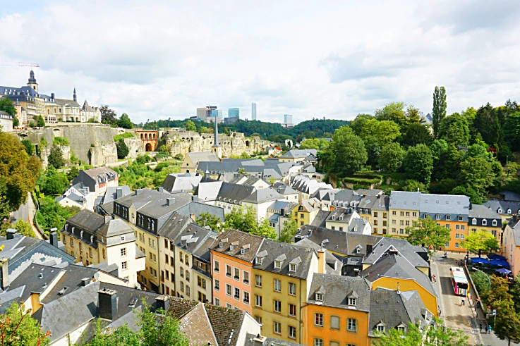 What to Expect When Traveling Through Different European Countries