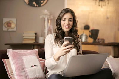 Retailers Embrace AI-Powered Personalization to Boost Holiday Sales Amid Economic Uncertainty