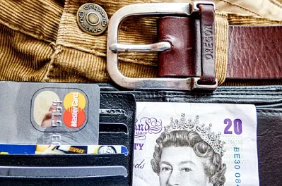 Which Type of Vegetable-Tanned Leather Is Best for Slim Wallet Designs?