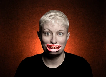 ‘Easily Distra…’ – Interview with Harriet Dyer