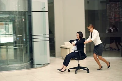 How Smart Workwear Choices Empower Women in the Workplace