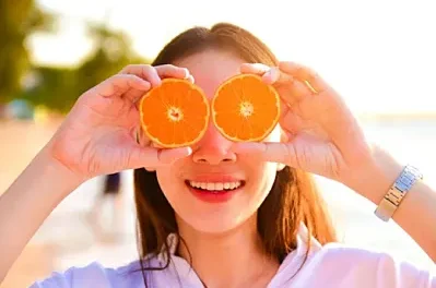 How Vitamin C and Niacinamide in SPF 50 Glow Sunscreens Support Skin Brightening