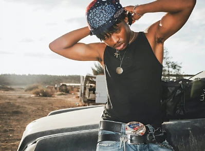 The Effortless Cool of Urban Style: Dressing Down, Done Right