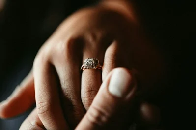 6 Mistakes to Avoid When Shopping for an Engagement Ring
