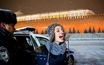 My Undesirable Friends: Part I – Last Air in Moscow