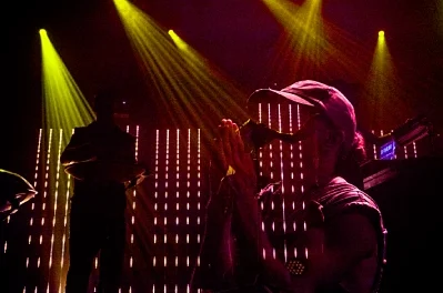 Hang Massive – a theatrical & majestic vision