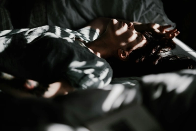 6 Summer Travel Sleep Habits That Make Long Trips Easier on Your Body